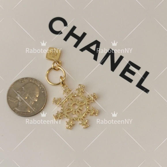 CHANEL Charm 2024 Holiday Christmas Limited Edition Novelty Snowflake Charm NEW - Picture 4 of 6